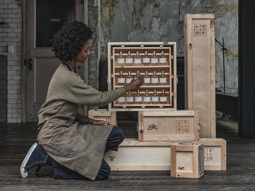 在這種多感官體驗零售模式裡，香氣、視覺、觸感互為主角