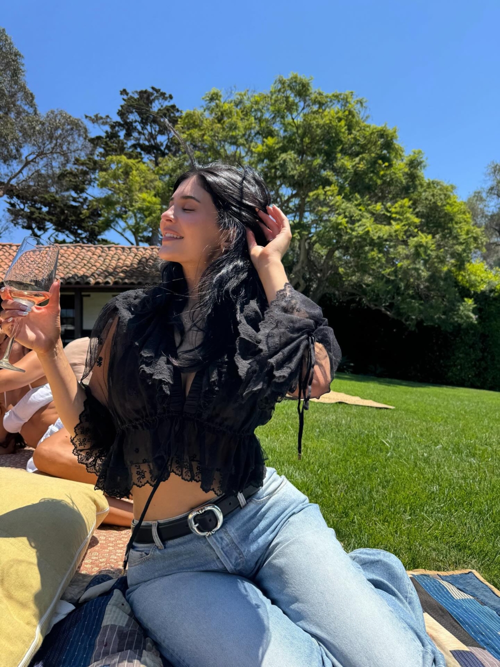 為什麼模仿億萬富翁笑聲能默默變強？