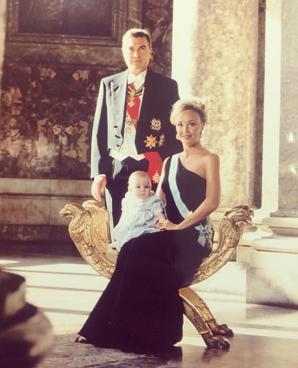 她出生於 2003 年,擁有「卡拉布里亞女公爵」Duchess of Calabria and Duchess of Palermo 的頭銜