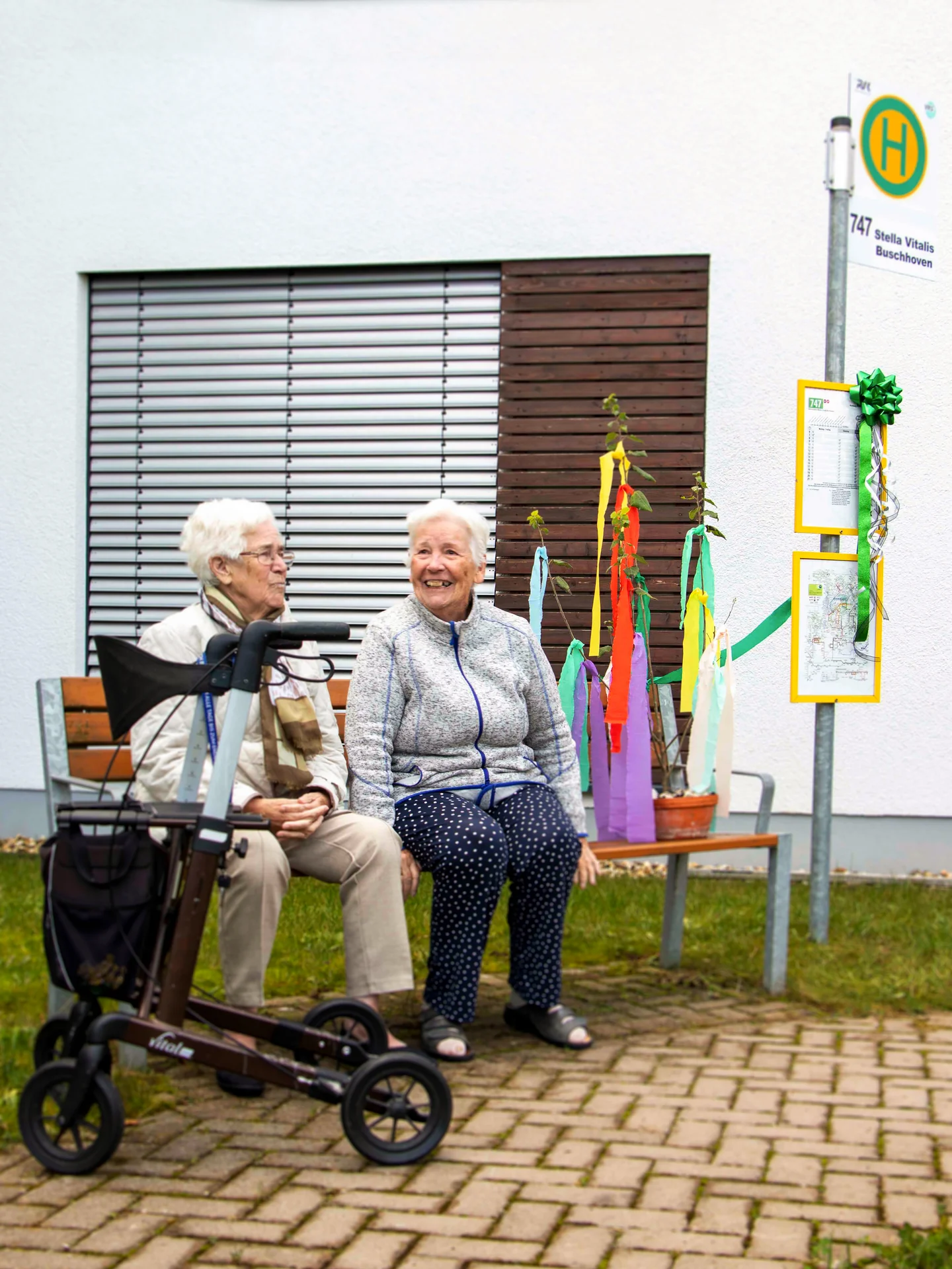 這種做法自然引發了醫療倫理界的激烈討論。反對者質疑:我們是否有權利為了「善意目的」而編織謊言?