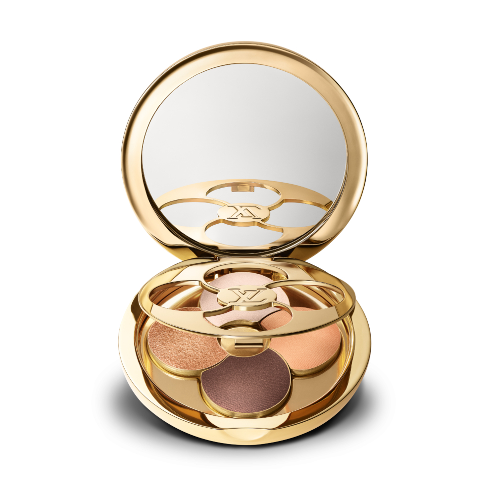 每盤結合3種日常色與1種驚喜色,質地從霧面到金屬光澤不等