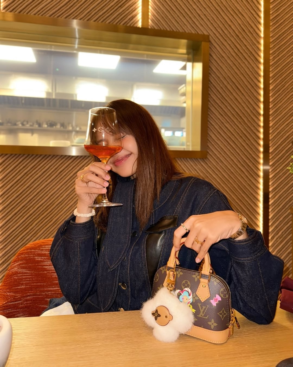 這款應用程式讓用戶可以輕鬆地透過手機,將1杯飲料的邀請送給朋友、同事