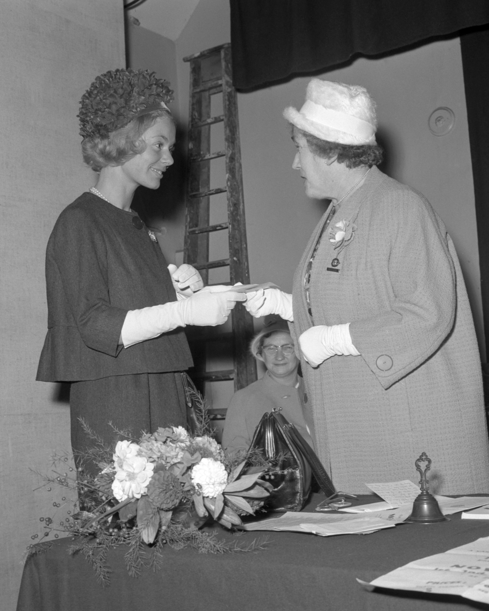 對於經歷了喪子之痛、憂鬱症折磨的她而言，天主教提供了她在聖公會中找不到的心靈慰藉