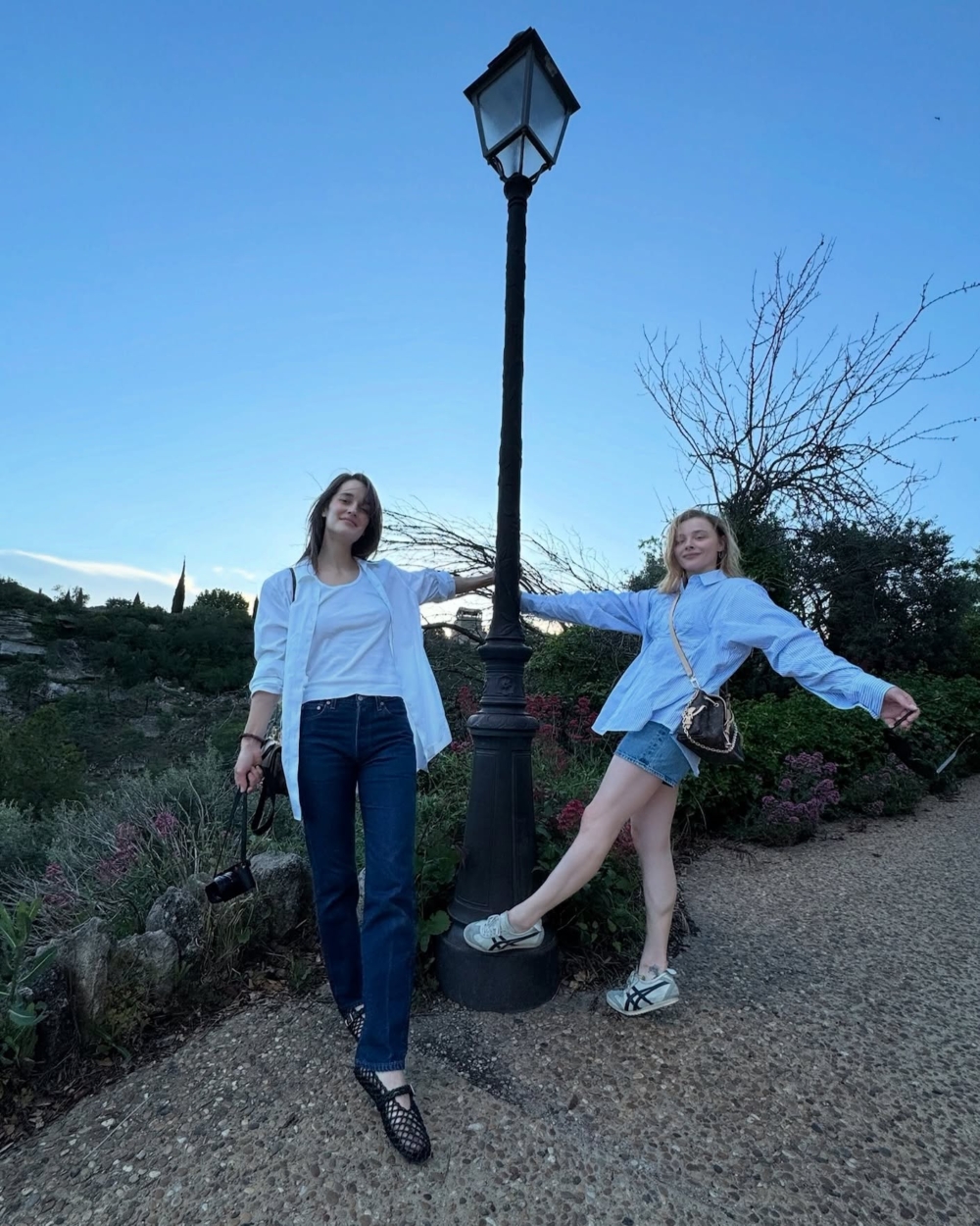 從那時起，他們默默守護這段感情：共享同居小屋的溫柔時光