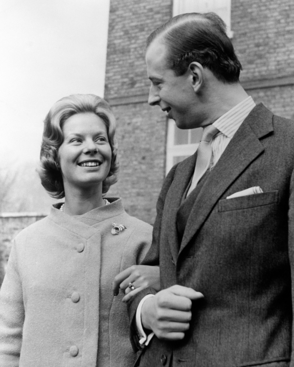 1961年兩人宣布訂婚後，凱薩琳做出震撼決定：堅持在約克大教堂舉行婚禮