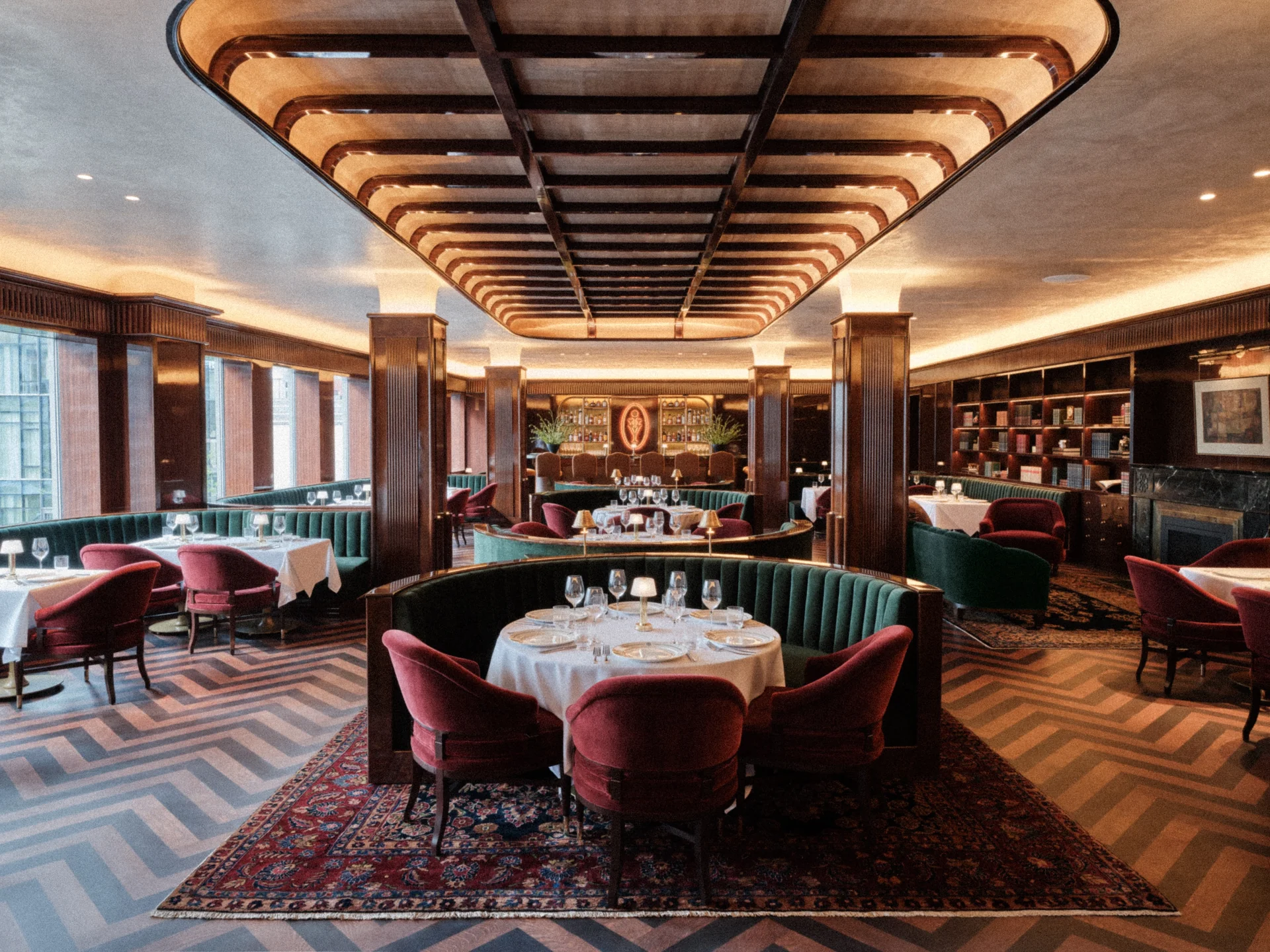 位於紐約西村 120 Leroy 街的 KITH IVY，正悄然成為潮流精英的新聚點，這裡不只是俱樂部，而是一種結合奢華、運動與社群的全新生活方式宣言