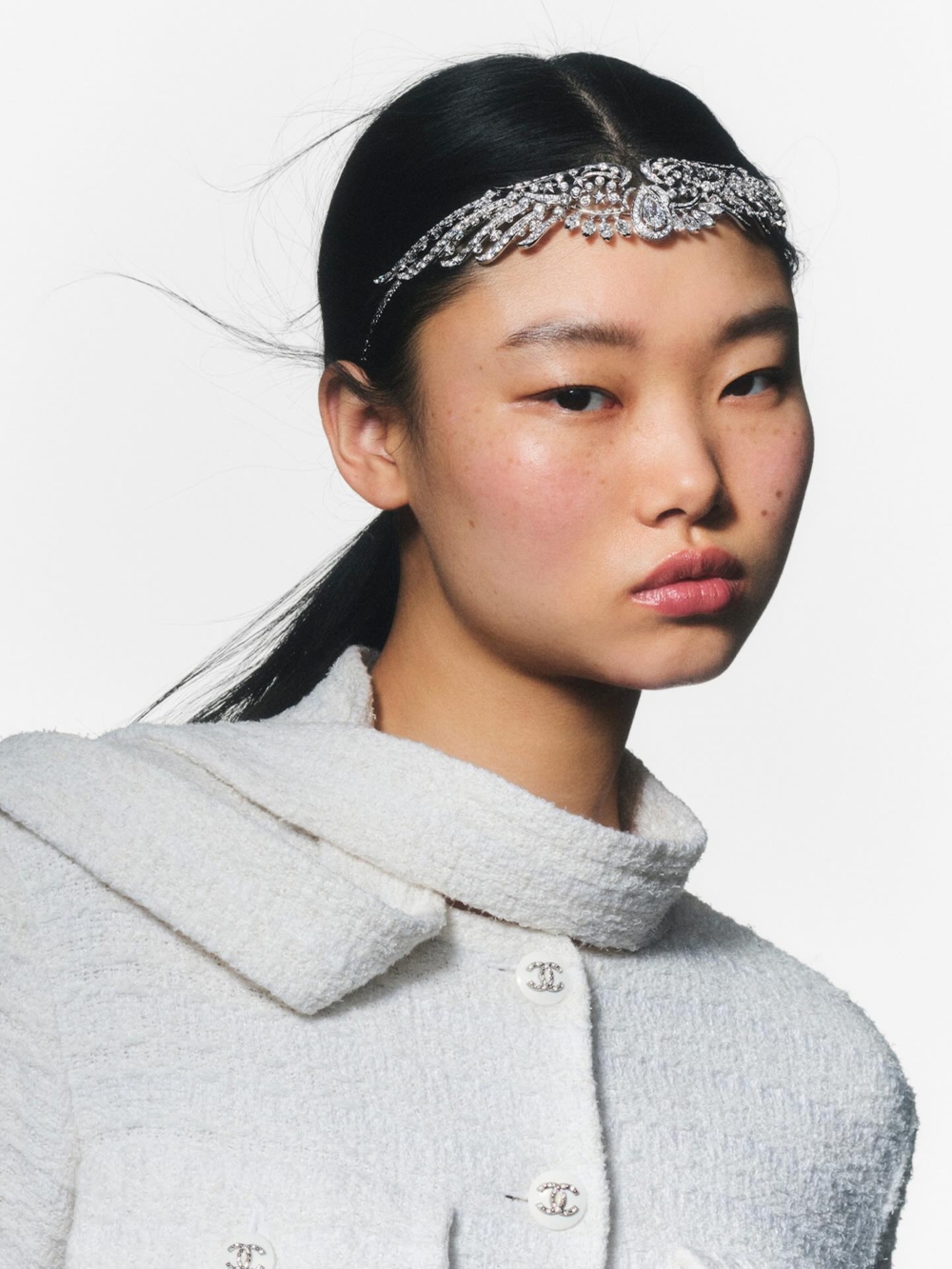 外界評論指出，Mousse 更像是「奢侈帝國的私人公益基金」，仰賴長線耐心布局、股息餵養的多周期策略來壯大家族財富