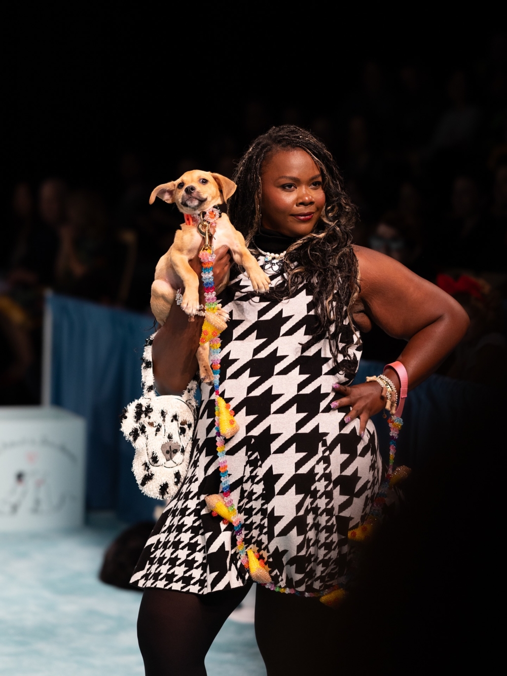 小狗也能當超模？紐約時裝周最萌突襲