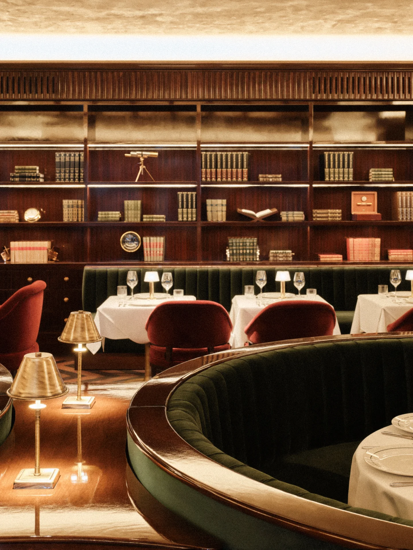 KITH IVY 拋開傳統俱樂部的刻板印象，取而代之的是街頭藝術氣息與精心策劃的文化活動