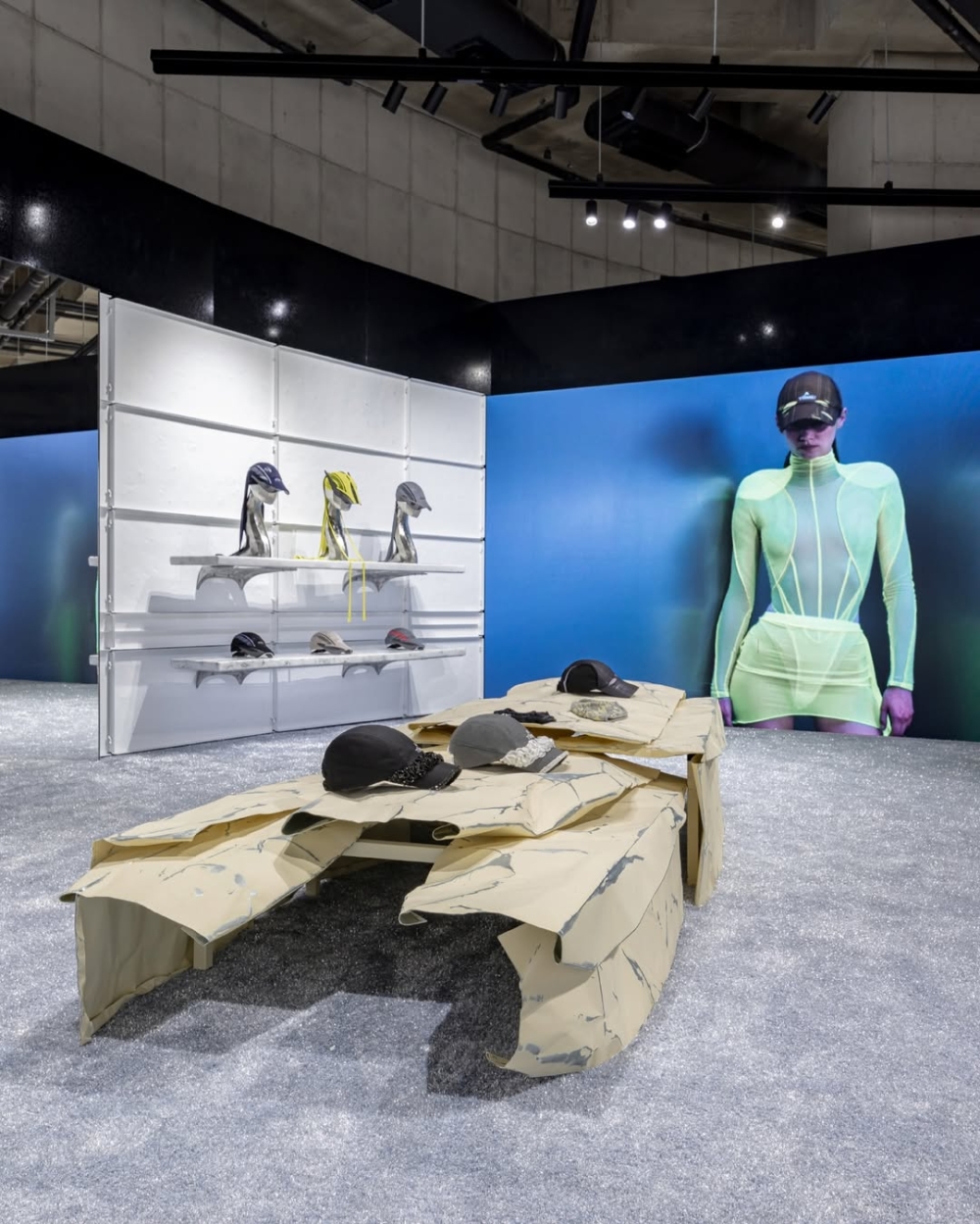 產品帶有濃厚的個性化標誌，呼應年輕世代追求獨特與多變造型的態度