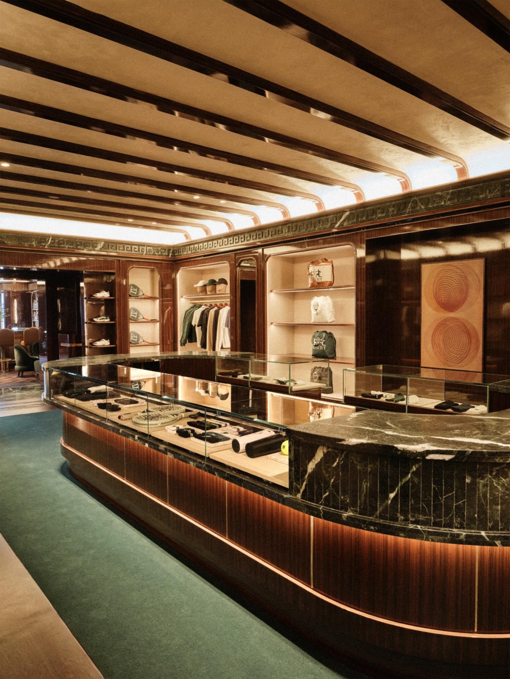 你獲得的不只是限量商品的優先購買權，更是一個屬於潮流精英的秘密花園