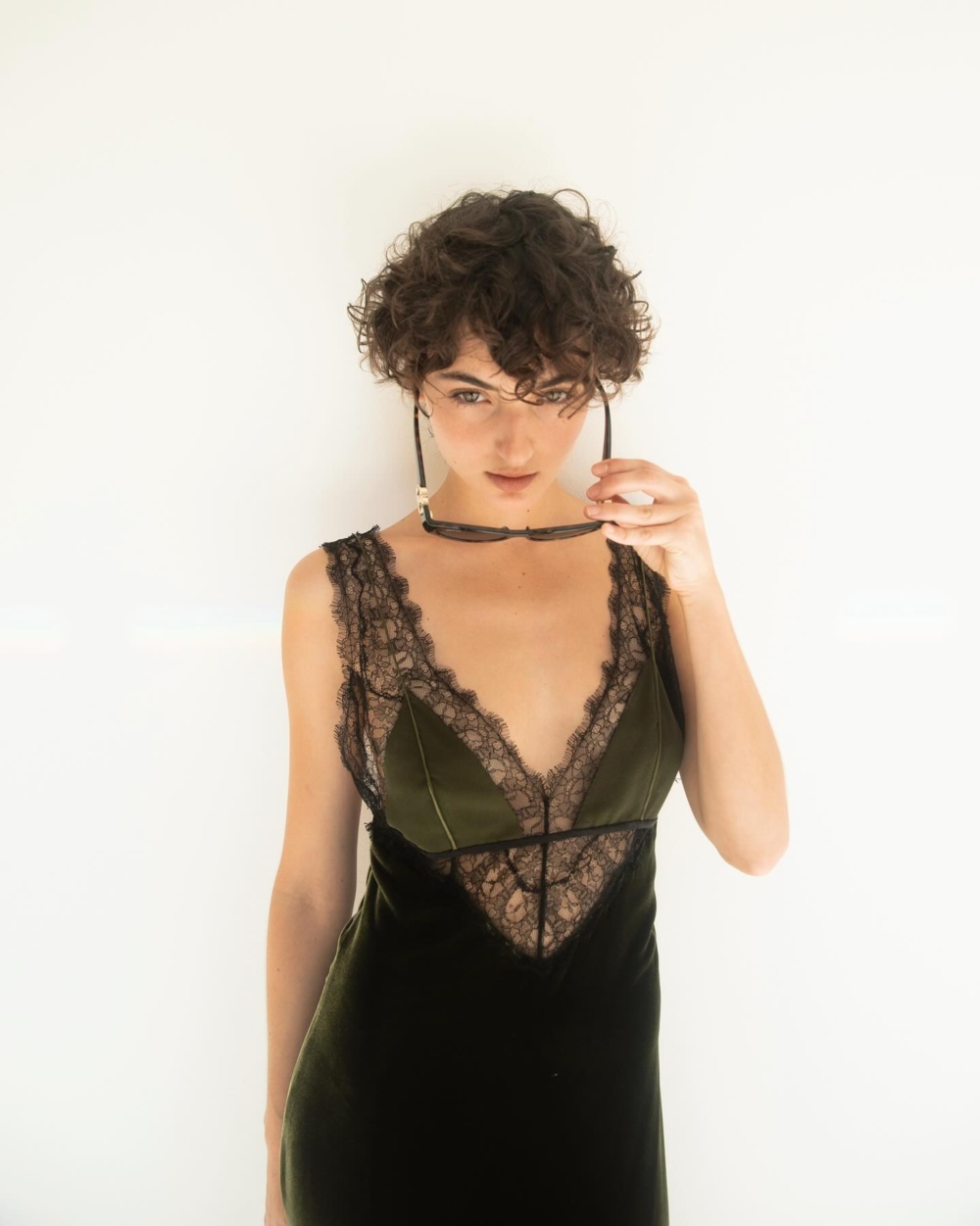 這位酷女孩的時尚字典裡沒有「乖」