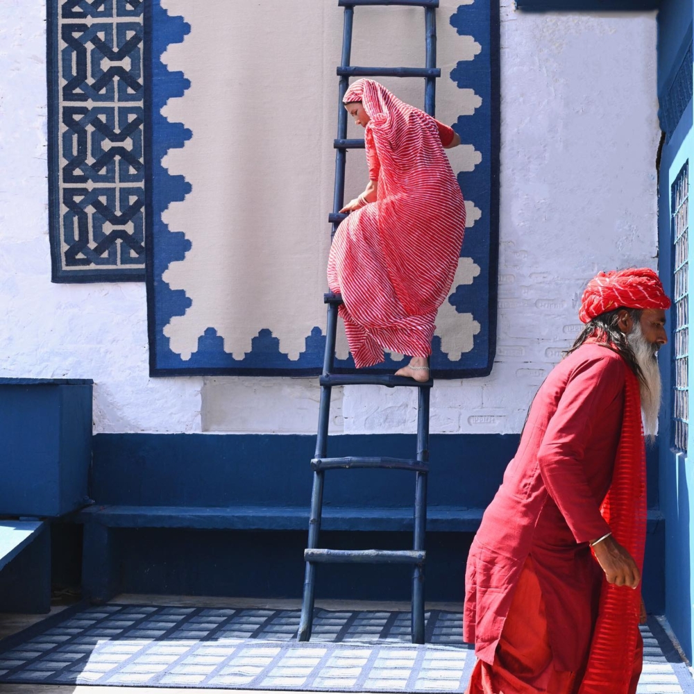 工坊內大多數織工是印度最弱勢的女性,透過這種模式,她們從家庭負擔變成支柱