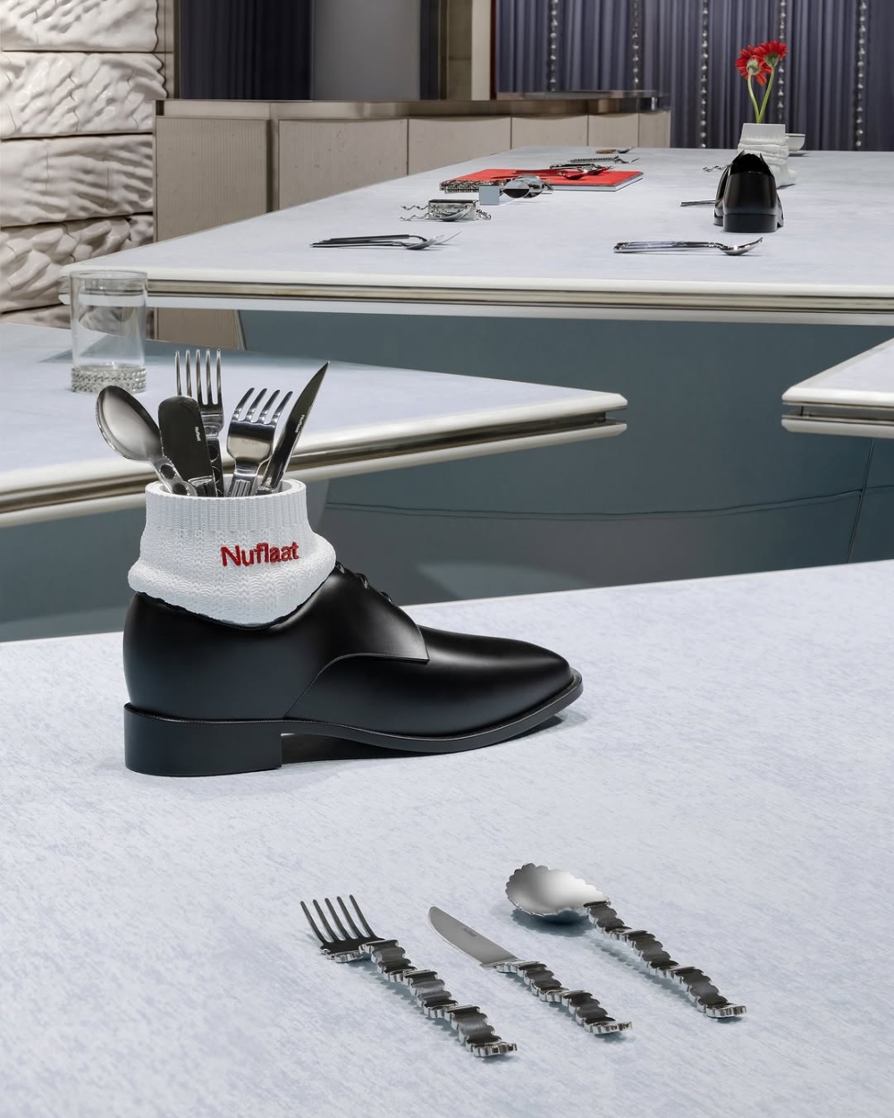 它以「極簡未來感」為設計語言，強調材質與線條的張力