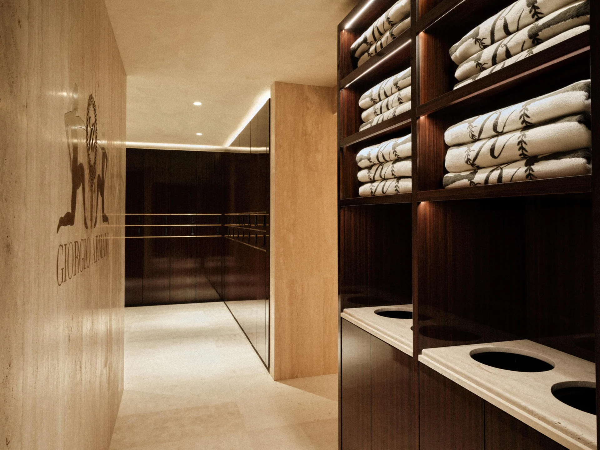 與 Giorgio Armani 合作的水療區是亮點之一