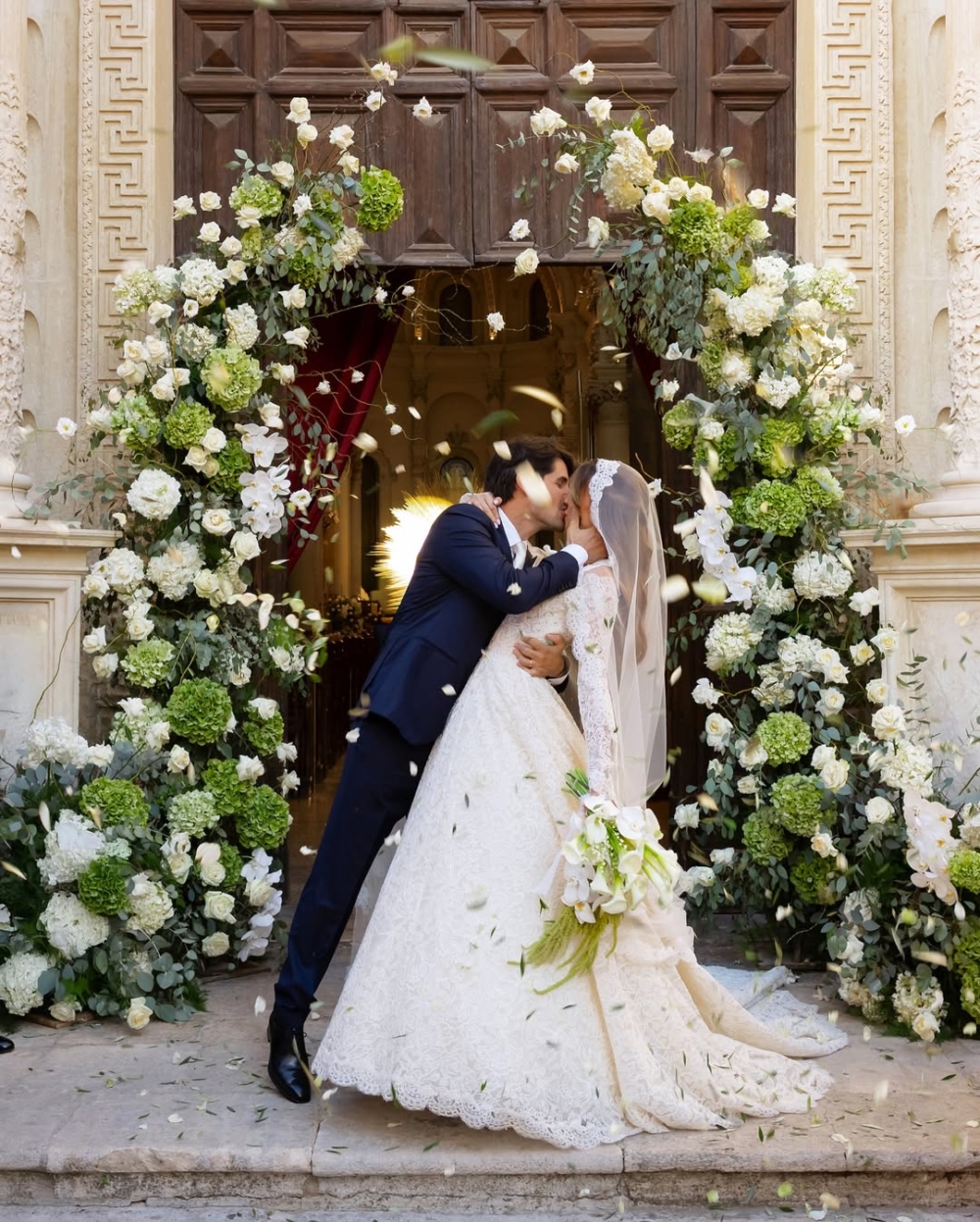 兩人一路走來展現出低調卻優雅的氣質。