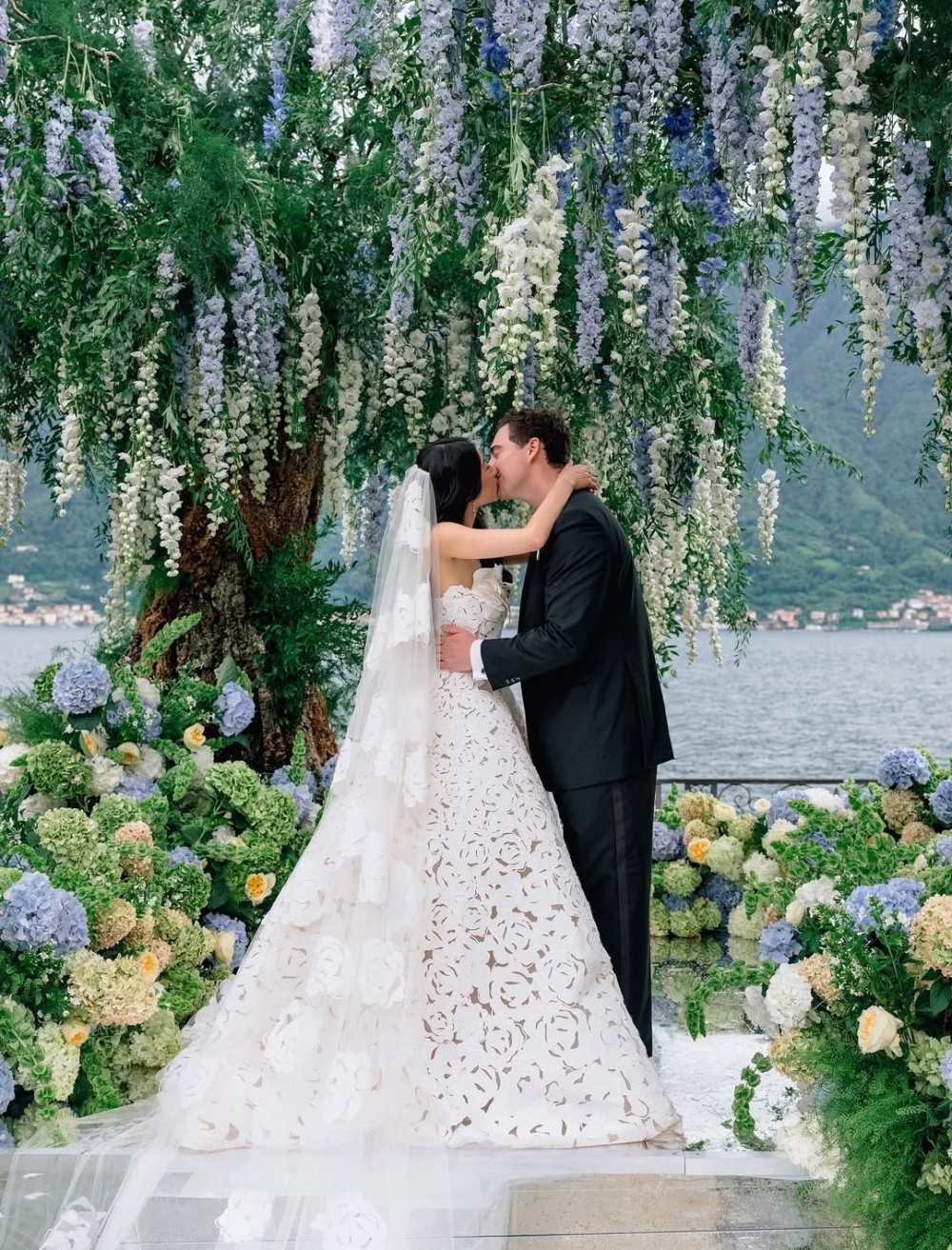 Becca與交往五年的軟體工程師David Pownall在義大利科莫湖的Villa Balbiano舉行婚禮。