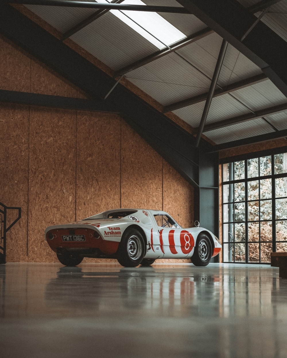 與 Daniel Arsham 合作的限量系列，就是最鮮明的例子