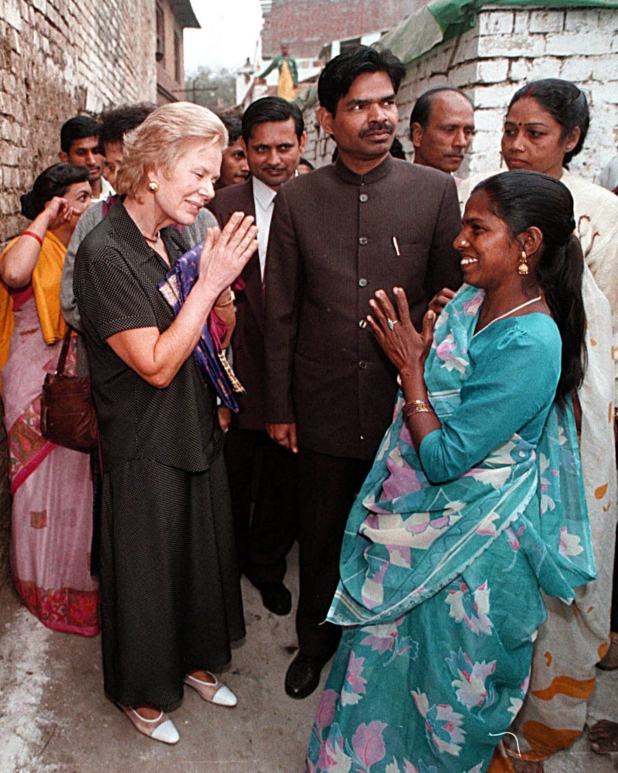 1994年，凱薩琳做出了震撼英國王室的決定：改信天主教