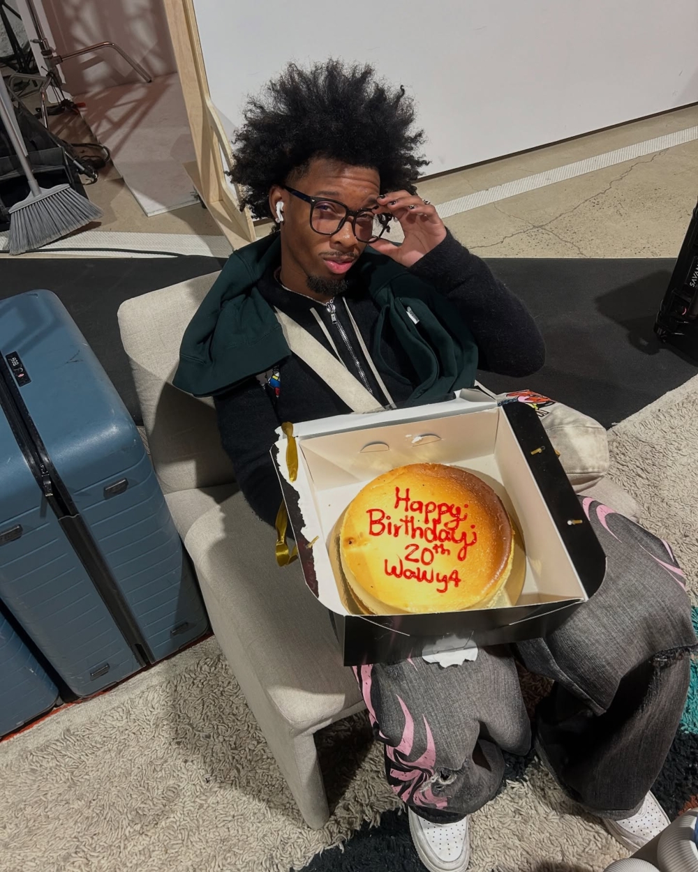 d4vd本人並沒有被警方正式指控，他的代表也跳出來強調，他正在全力配合調查