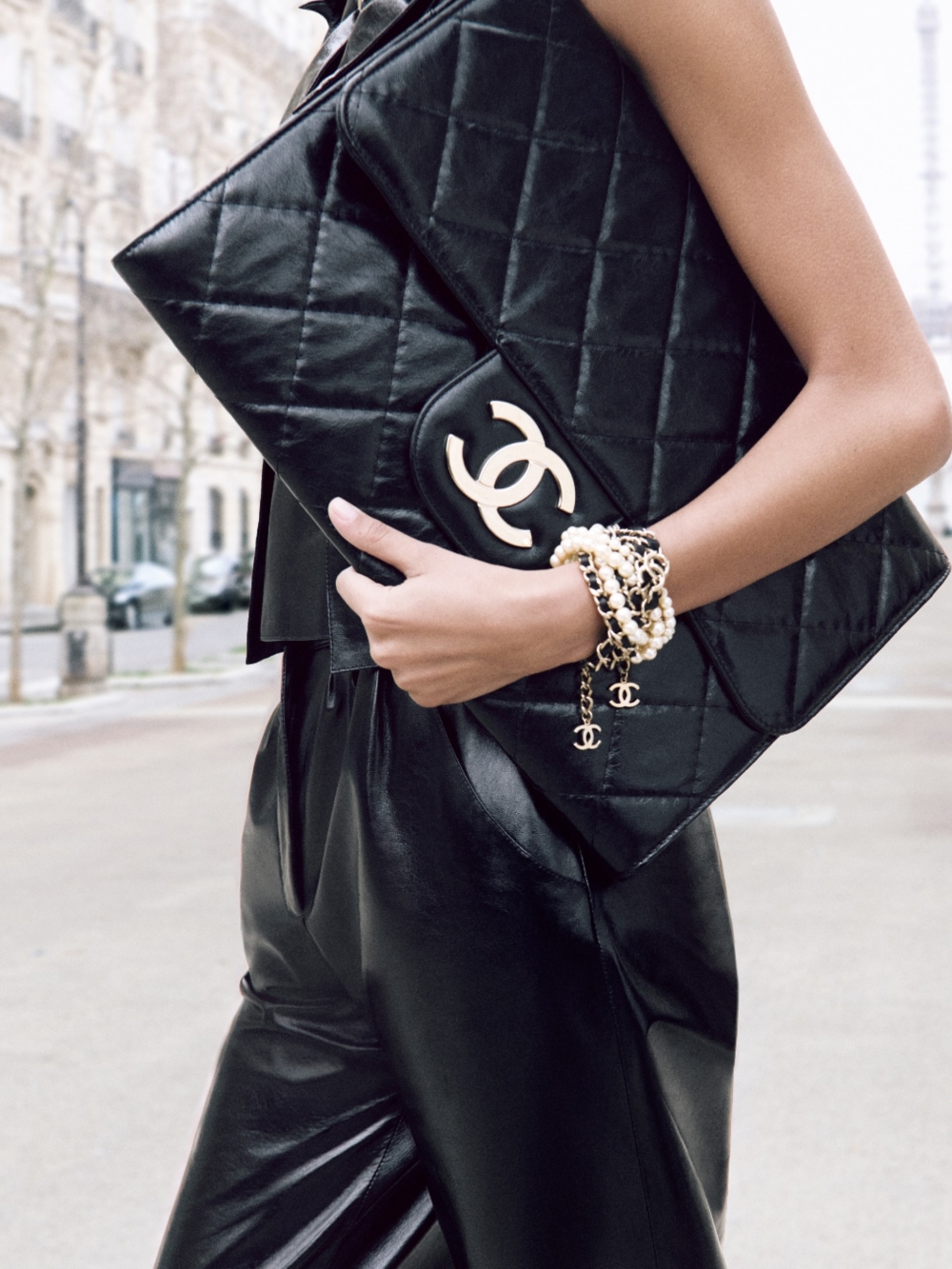 CHANEL 的劇本格外神秘，讓 Arthur 在金融叢林中歷練十年，避開媒體聚光燈的炙烤