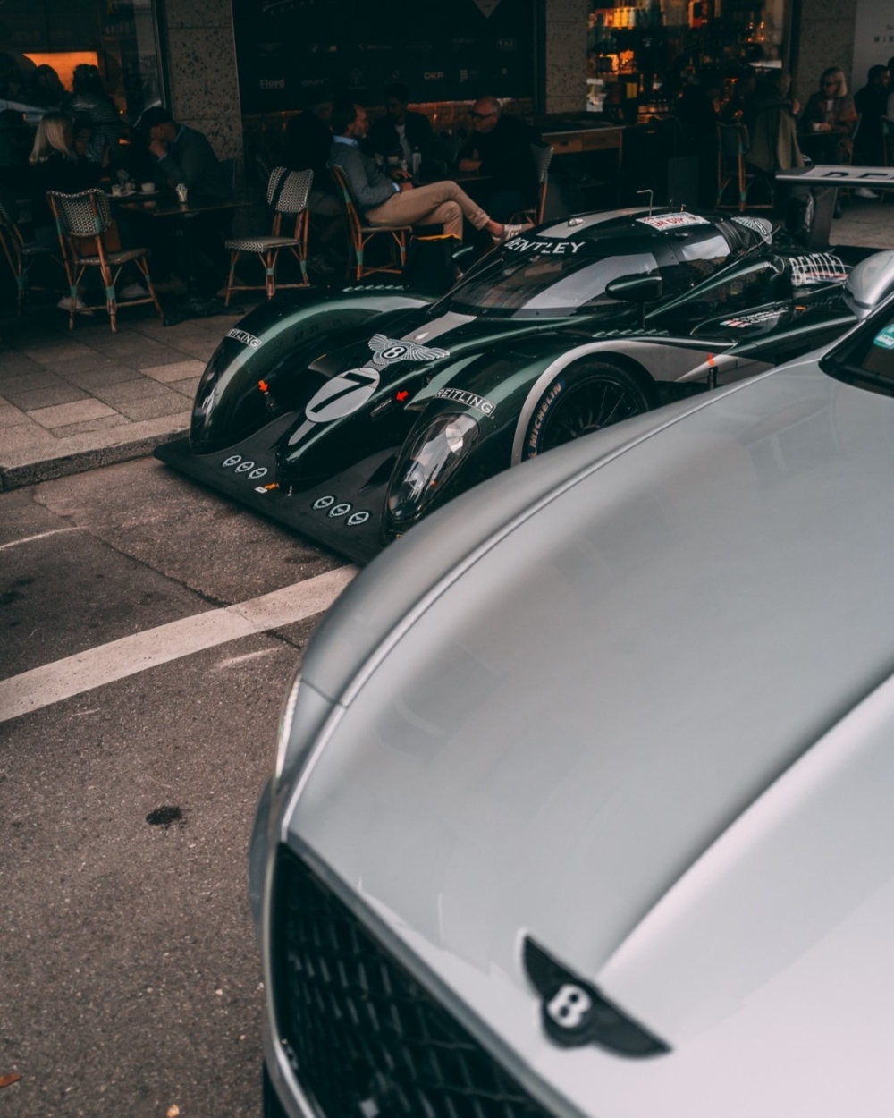 為何 Bentley 要邀請她？答案藏在品牌的轉型焦慮裡