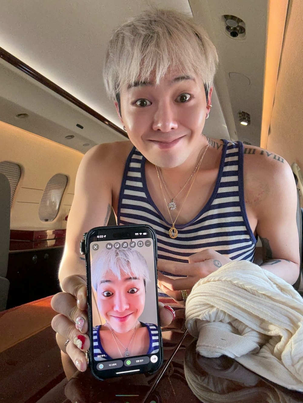 當飛機降落在每個城市的機場時,它本身就成為了巡演的一部分