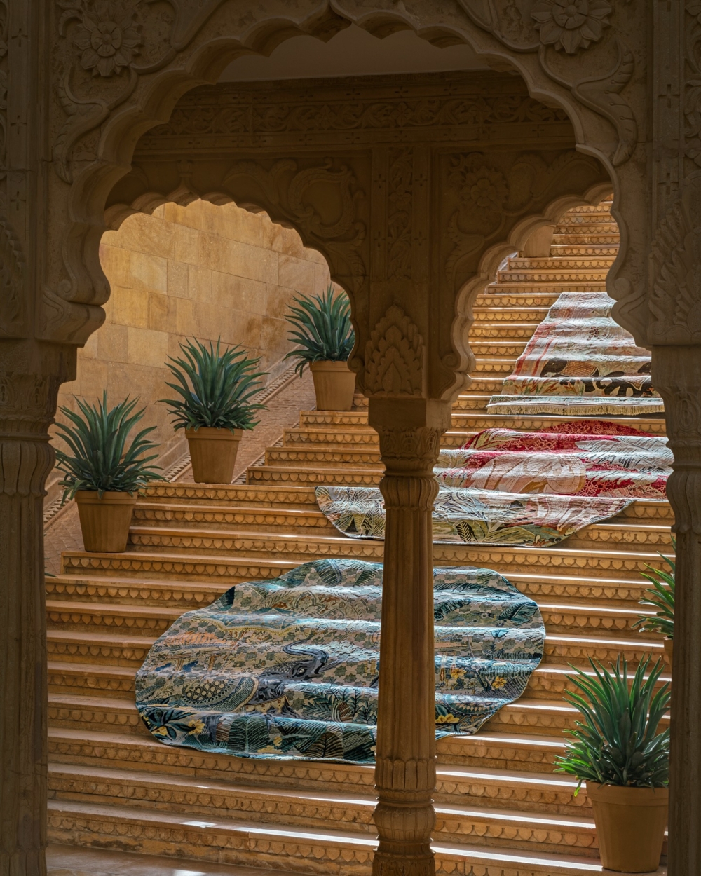 Nand Kishore Chaudhary 曾表示 Jaipur Rugs 「賣的不是地毯,而是家的祝福,是工匠們的故事與人生經驗」