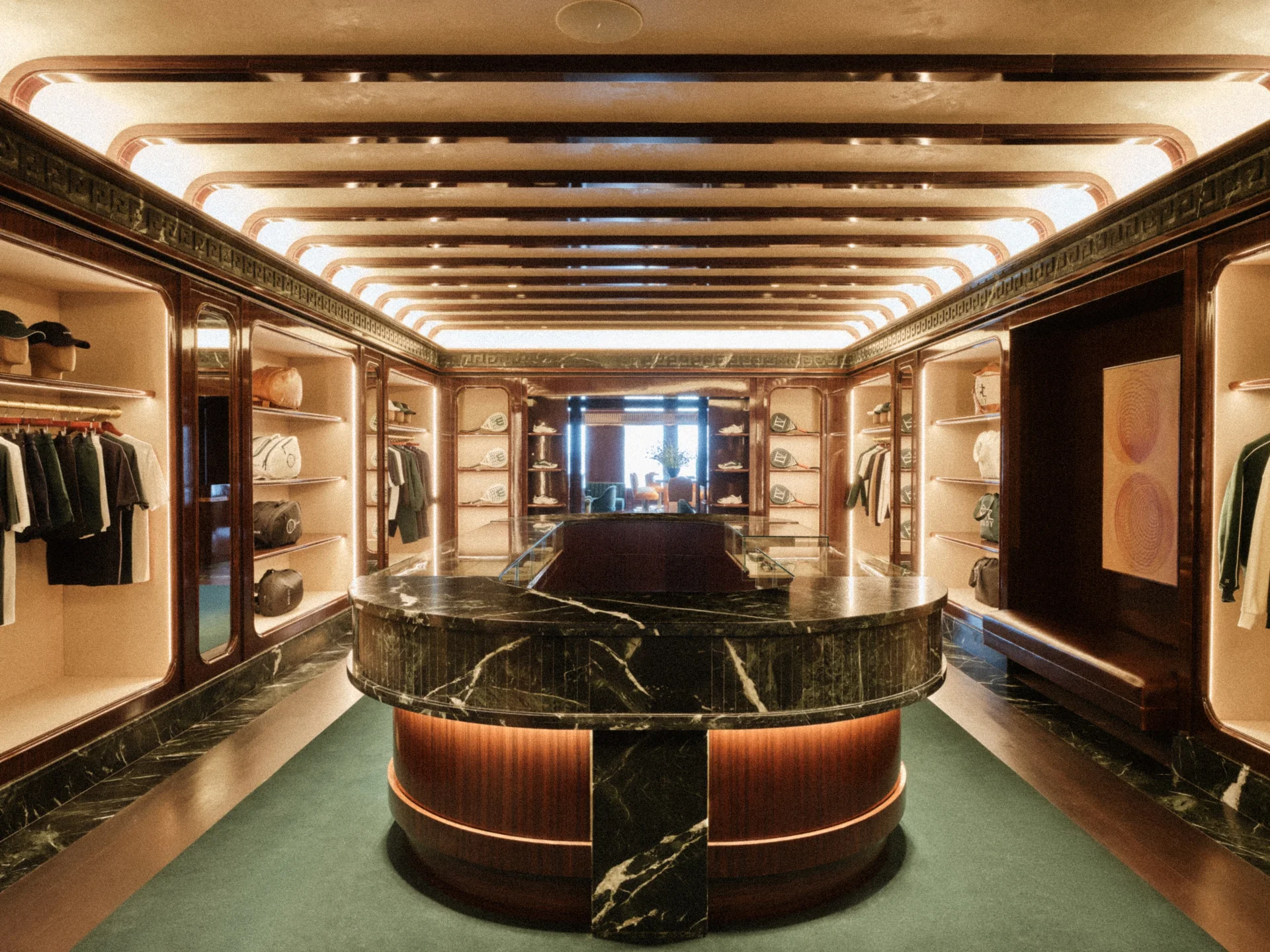 KITH 不再只是那個讓潮人徹夜排隊的聖地，而是正式宣告進軍高端會員制俱樂部領域