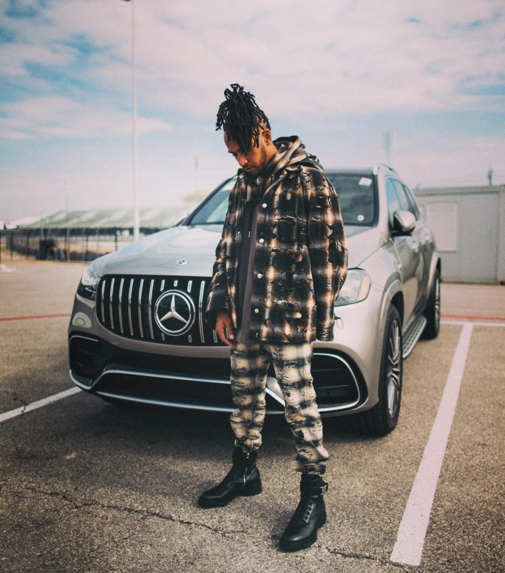 他的車庫中曾停放過多輛足以令世人驚嘆的名車。