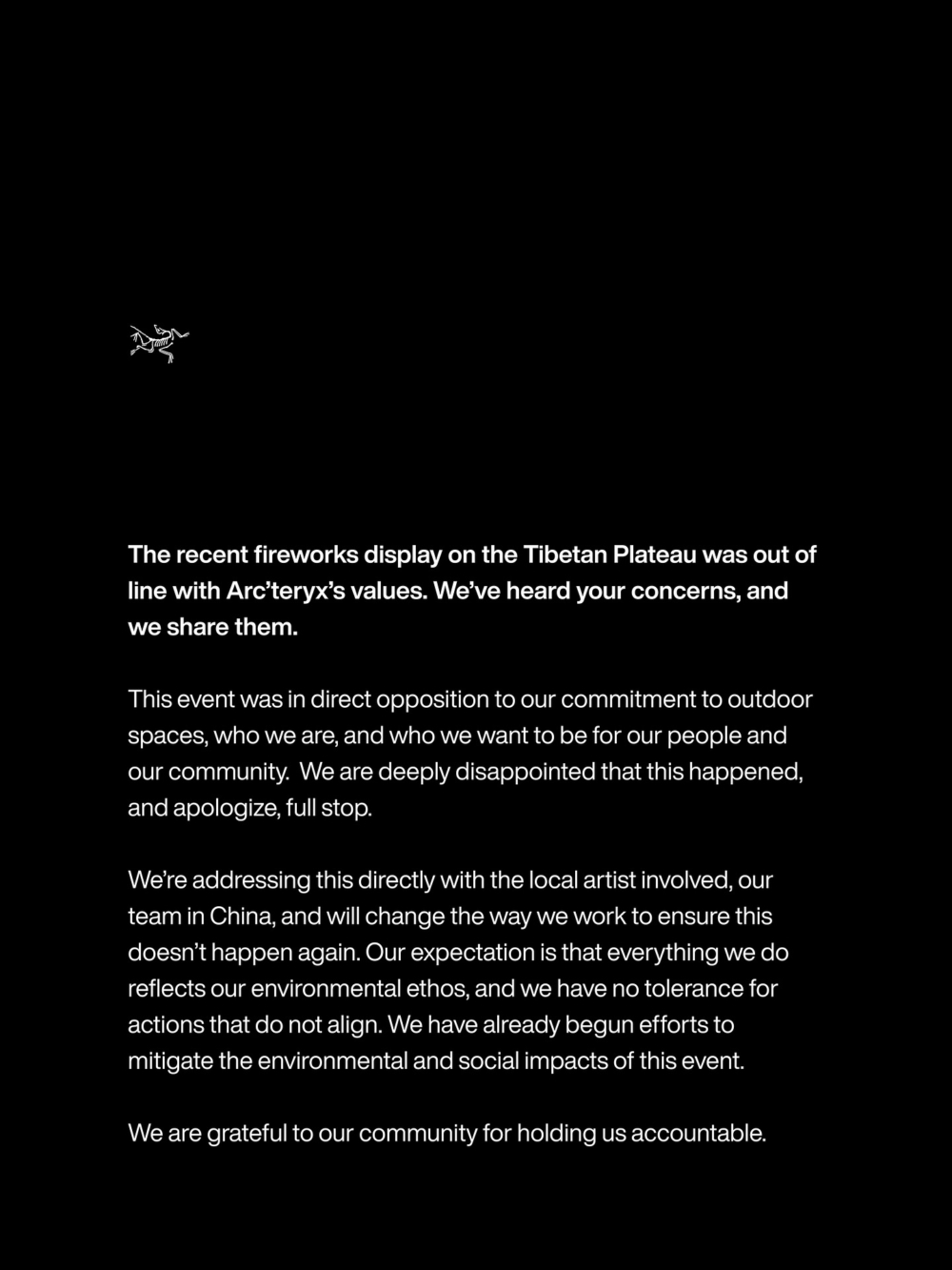 ARC'TERYX與蔡國強工作室先後發表道歉聲明，強調使用了可降解物料、清理殘留