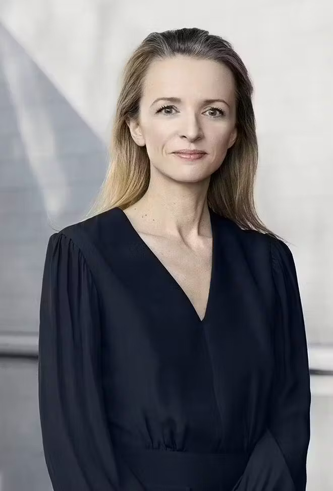 作為Arnault家族的長女，Delphine（1975年生） 目前是Dior CEO