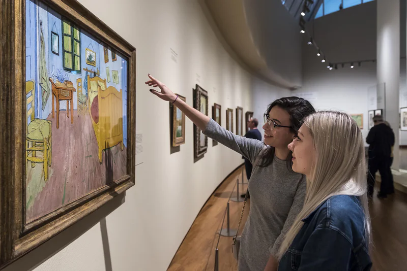 1973 年梵谷博物館如期落成，《向日葵》《杏花》等大師真跡自此有了安穩歸宿