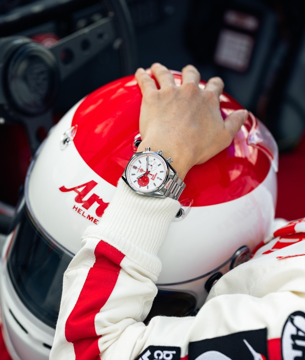 她還與 TAG Heuer 推出聯名錶款，一上市就被搶購一空。