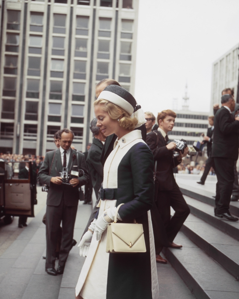 凱薩琳自小沉醉於音樂，學習鋼琴、小提琴甚至風琴，在學校還擔任音樂活動的主辦