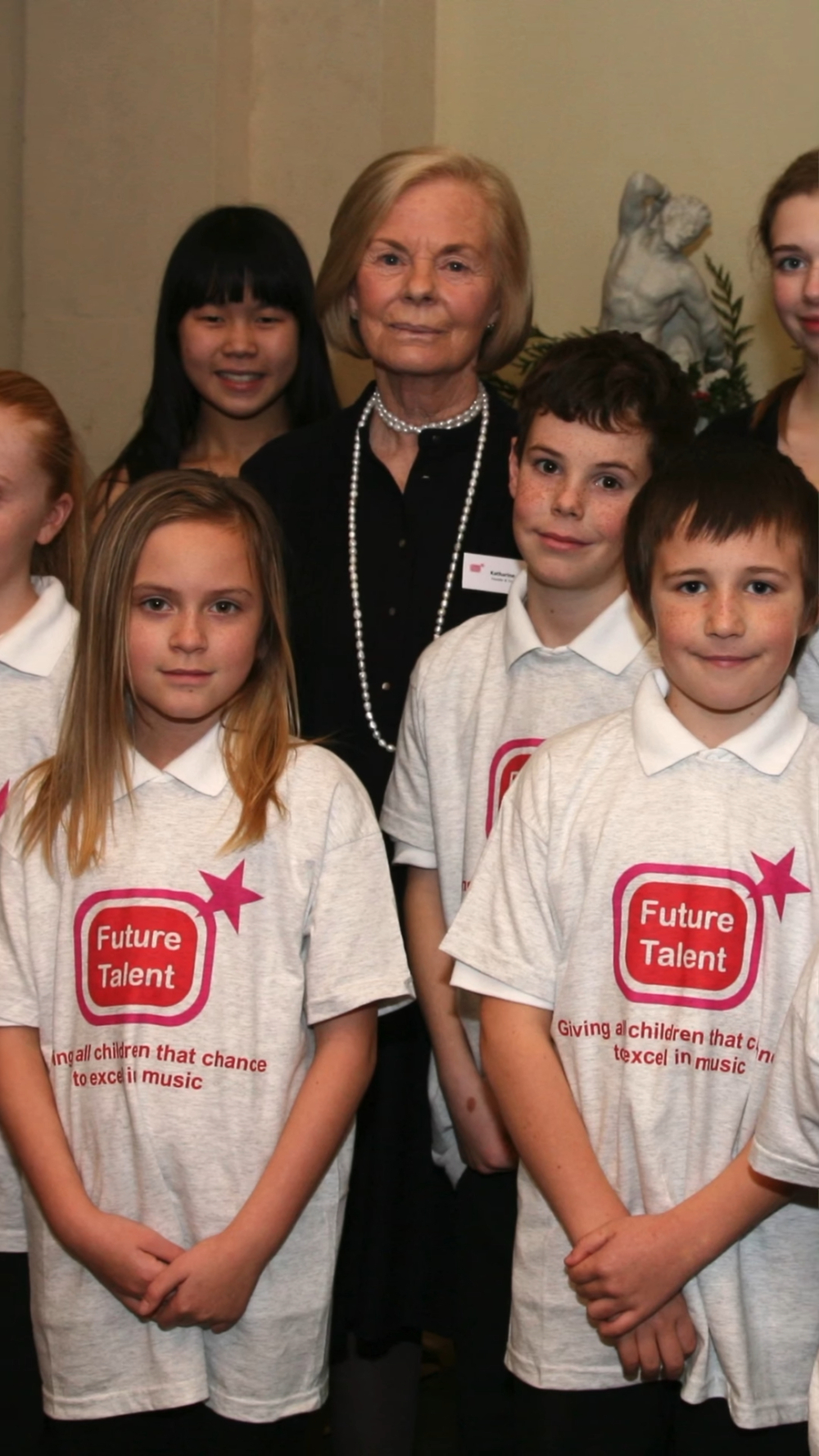 已屆古稀之年的凱薩琳做出人生最重大的決定：放棄所有王室職責和「殿下」頭銜，前往萬斯貝克小學擔任音樂老師