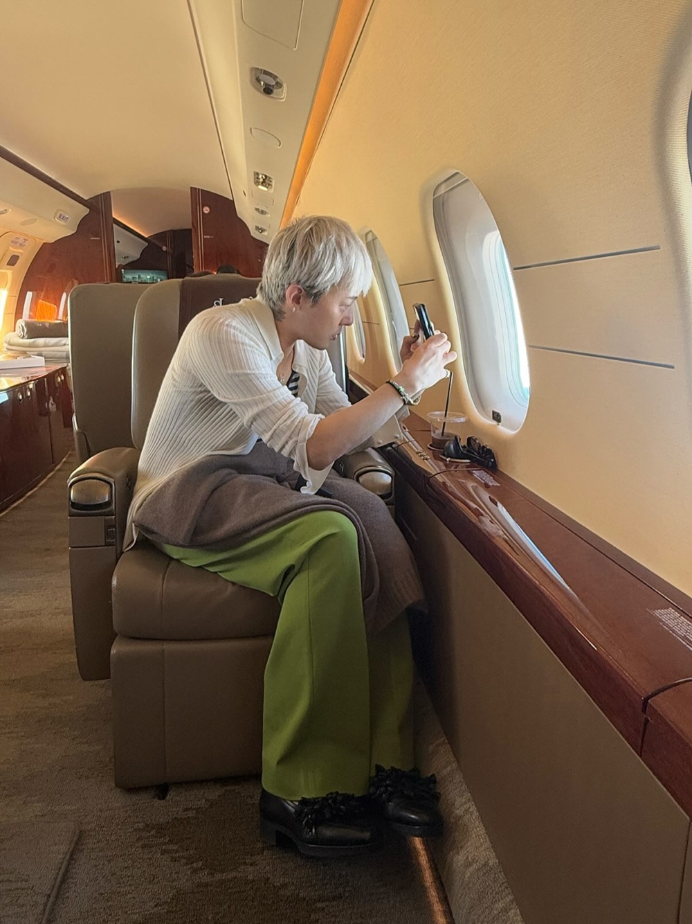 當飛機降落在每個城市的機場時,它本身就成為了巡演的一部分