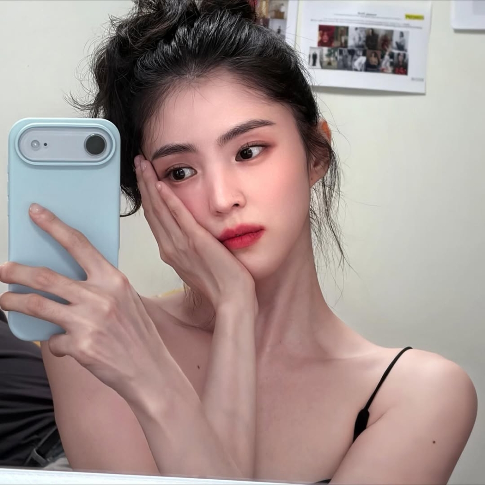 早上溫水沖洗；晚上可使用極輕量的洗面乳