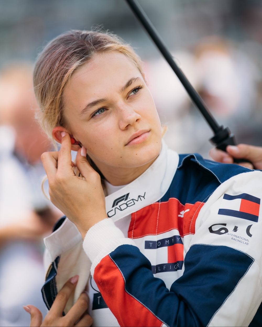 Alba 趕在 16 歲生日之際取得參賽資格 ，以破紀錄的年輕姿態躍上 2025 年 F1 Academy 的起跑線