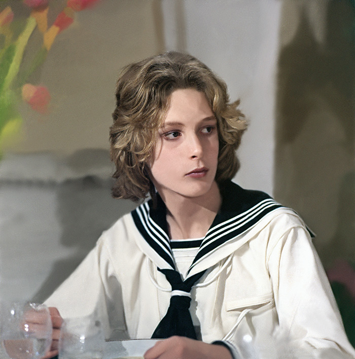 這份全球性的愛慕,實際上是一種深刻的孤立,因為人們迷戀的是「塔吉奧」這個幻影