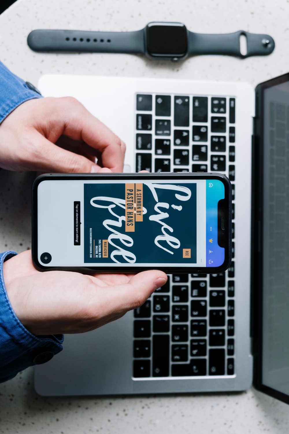 拖放介面(Drag-and-Drop)、海量模板、一鍵套用,讓設計的門檻瞬間降到地面