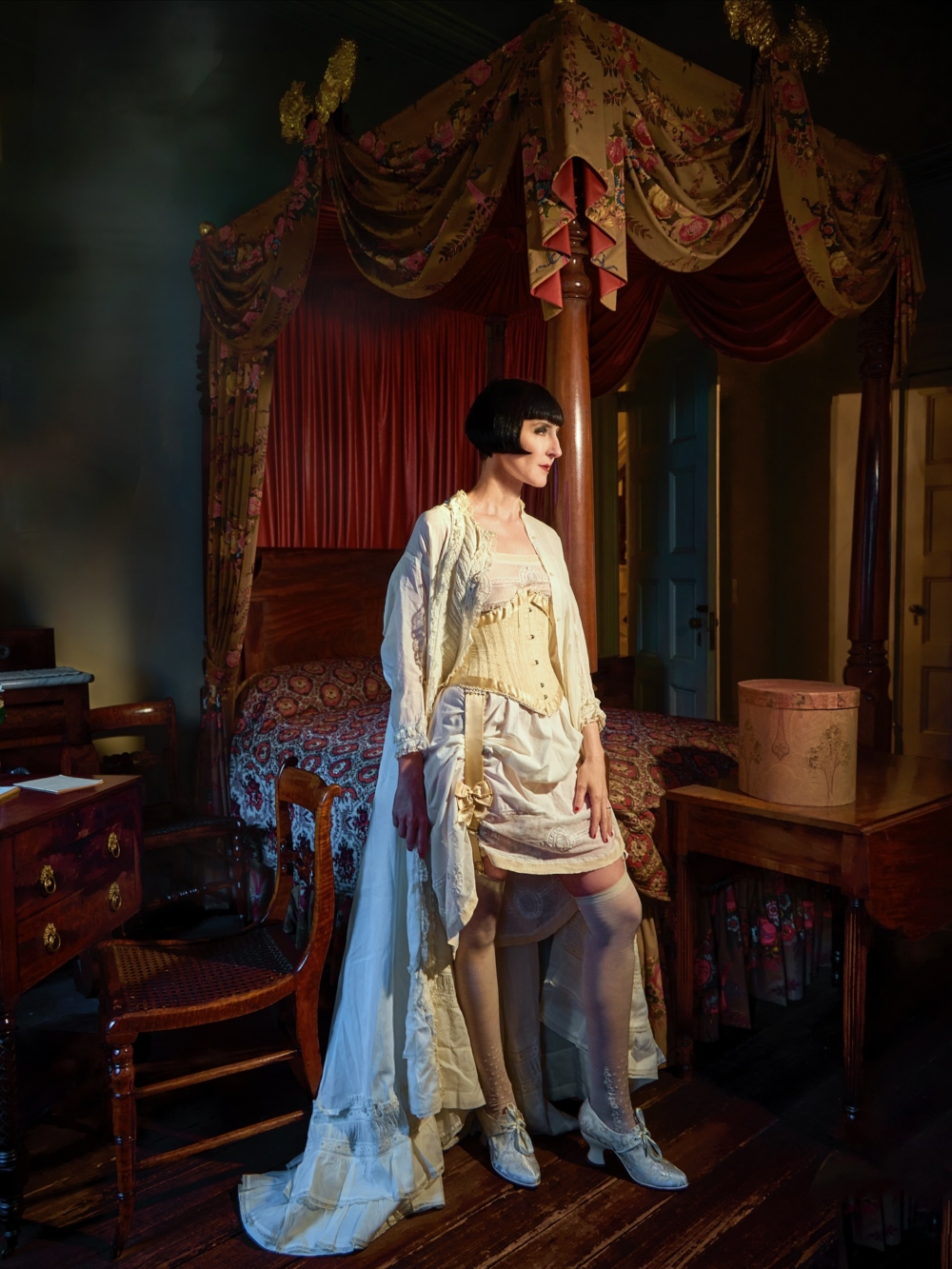 面對這些質疑,Colleen 並沒有退縮。她強調自己的復古裝扮並非美化殖民歷史,而是源自對歷史美學的熱愛