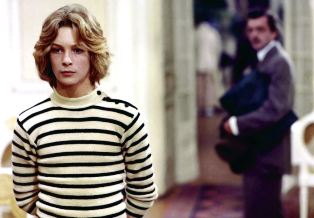 或許不僅是那張精緻的臉龐,更是少年眼中因家庭悲劇而生的憂鬱與脆弱,那正是塔吉奧這個角色所需要的靈魂