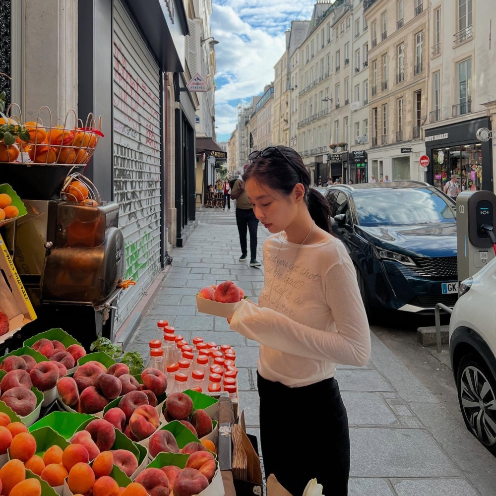 換句話說，韓國正在替全世界拋出一個關鍵問題：在 21 世紀，我們要如何定義「好好生活」？