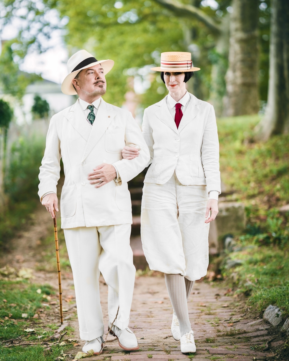 面對這些質疑,Colleen 並沒有退縮。她強調自己的復古裝扮並非美化殖民歷史,而是源自對歷史美學的熱愛