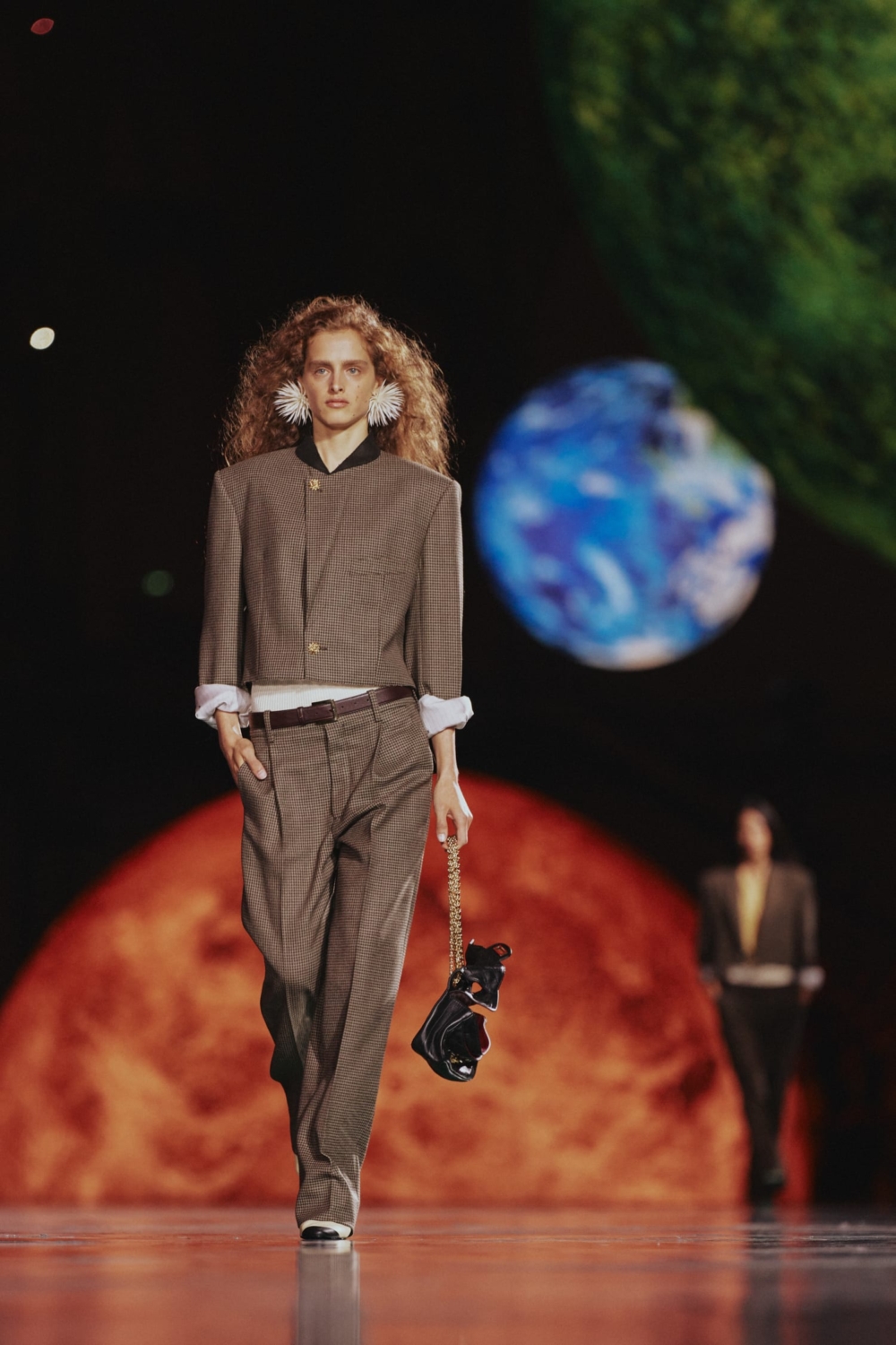 Matthieu Blazy 的首個系列，並非對傳統的重構，而是一場對品牌靈魂的回望