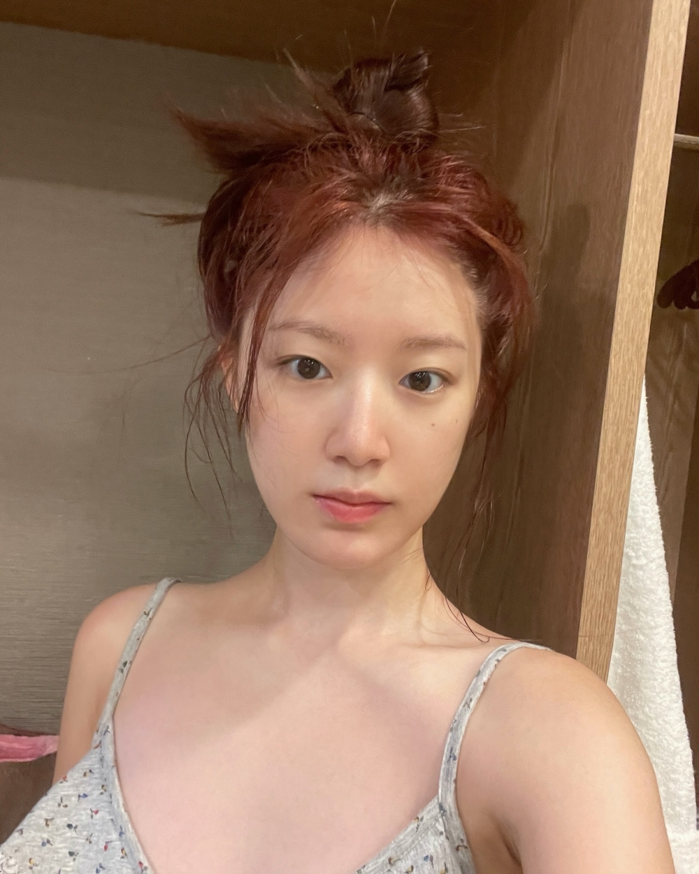 洗臉時使用熱水會加速溶解並洗去皮膚上的天然油脂