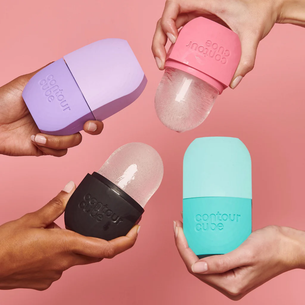 她反覆調整邊緣圓滑程度、曲線貼合臉型的弧度、握把的手感、矽膠軟硬度