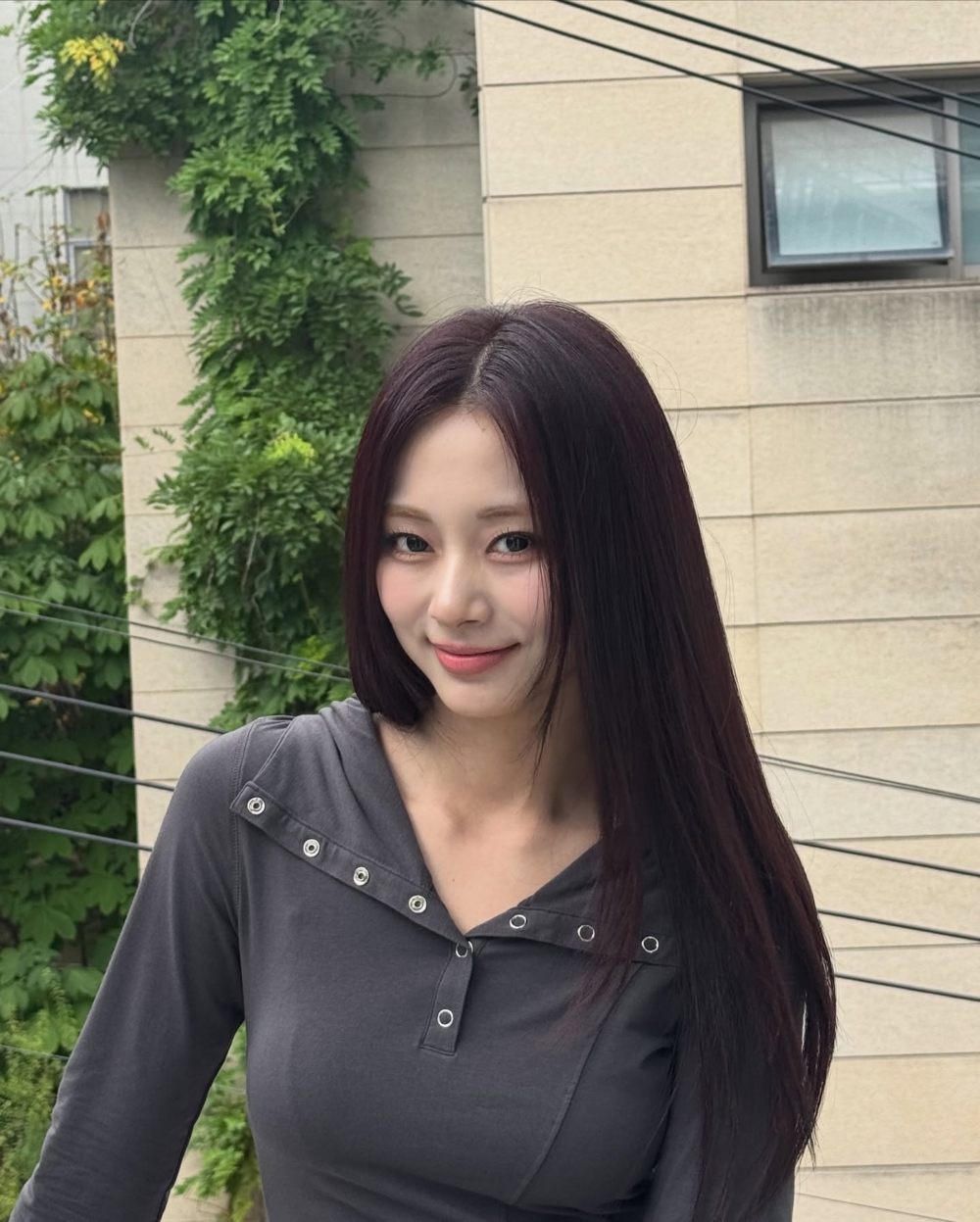 當妳越是減少妝容的負擔,越能展現出專屬於自己的那份、沒化底妝卻更美的真實、高級之美