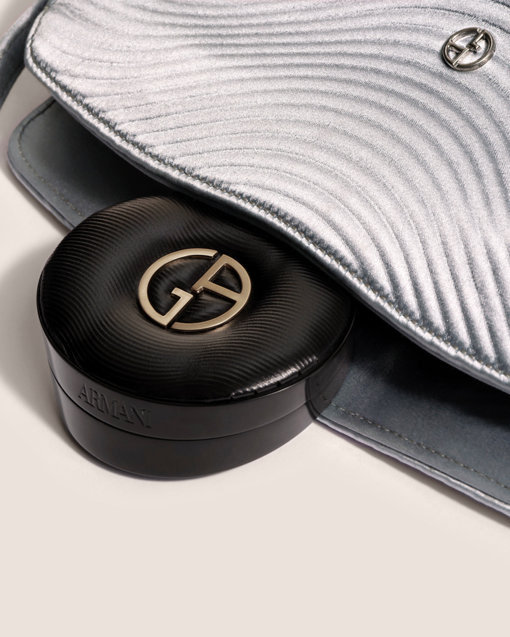 Armani Beauty 訂製奢潤緞光氣墊粉餅